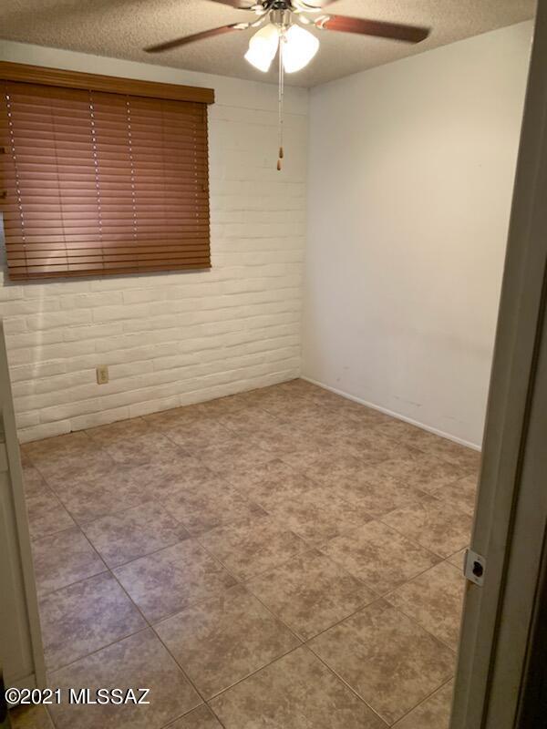 Building Photo - 1021 W Edgewater Dr