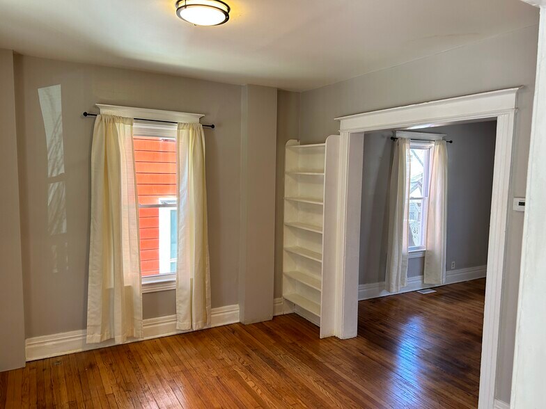 Building Photo - 16 Goebel Place