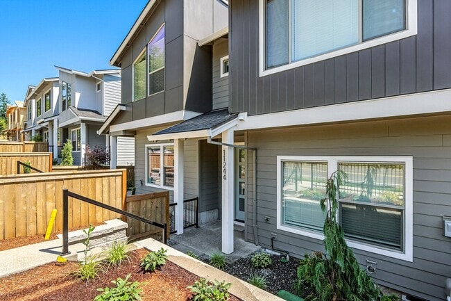 Building Photo - Brand New Townhome in Pleasant Valley Vill...