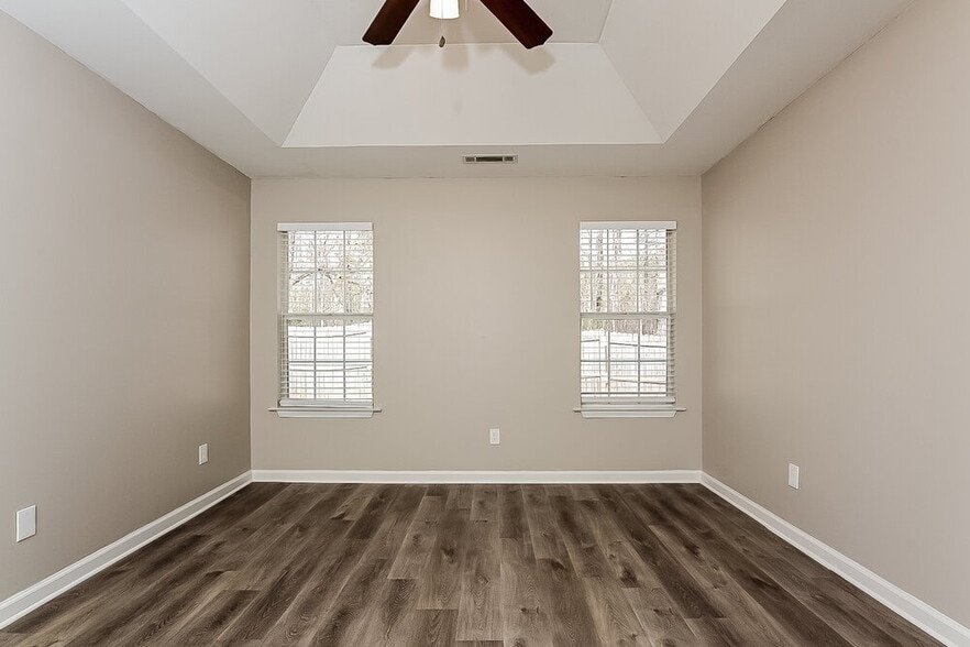 Building Photo - 3060 Century Ln