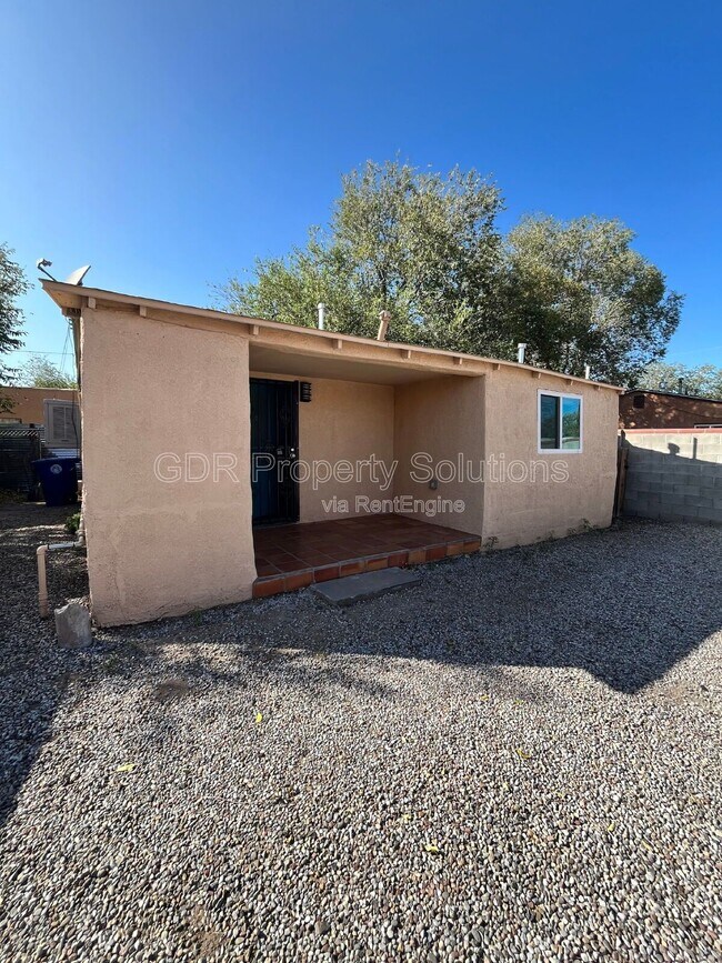 Building Photo - 1717 Griegos Rd NW