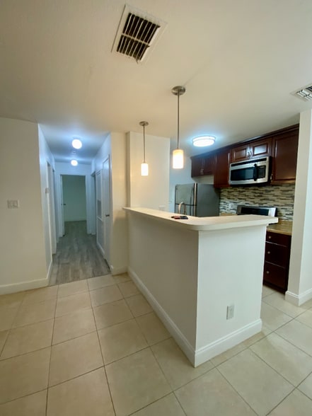 Building Photo - 1400 Gandy Blvd N