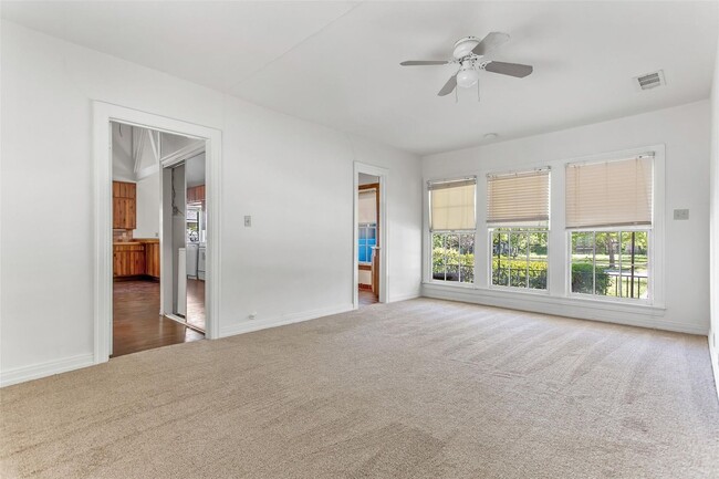 Building Photo - Charming 2-Bedroom, 1/5-Bath Home in Little Forest Hills