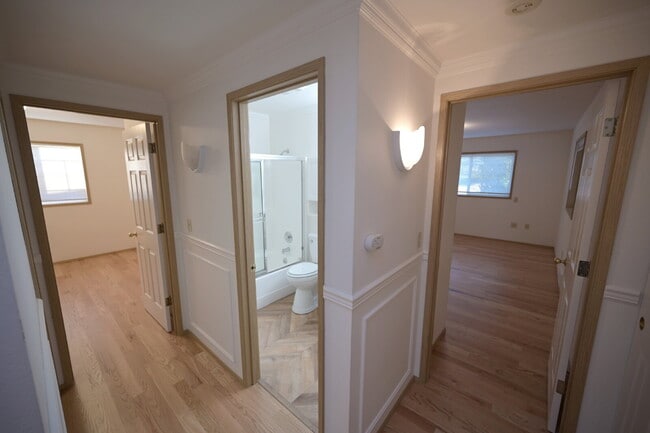Building Photo - 1+ bed 2 bath home on a quiet cul-de-sac
