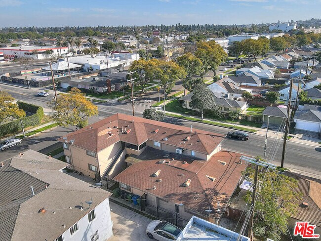 Building Photo - 3701 Coliseum St