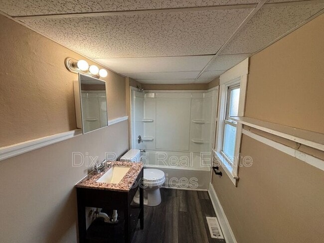 Building Photo - 1041 Fairview Ave