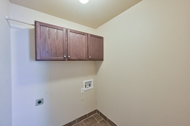 Building Photo - Dallas Split Bedroom