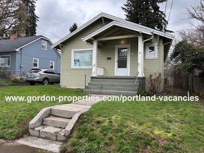 Primary Photo - NE Holland St - vintage Woodlawn 2 bedroom...