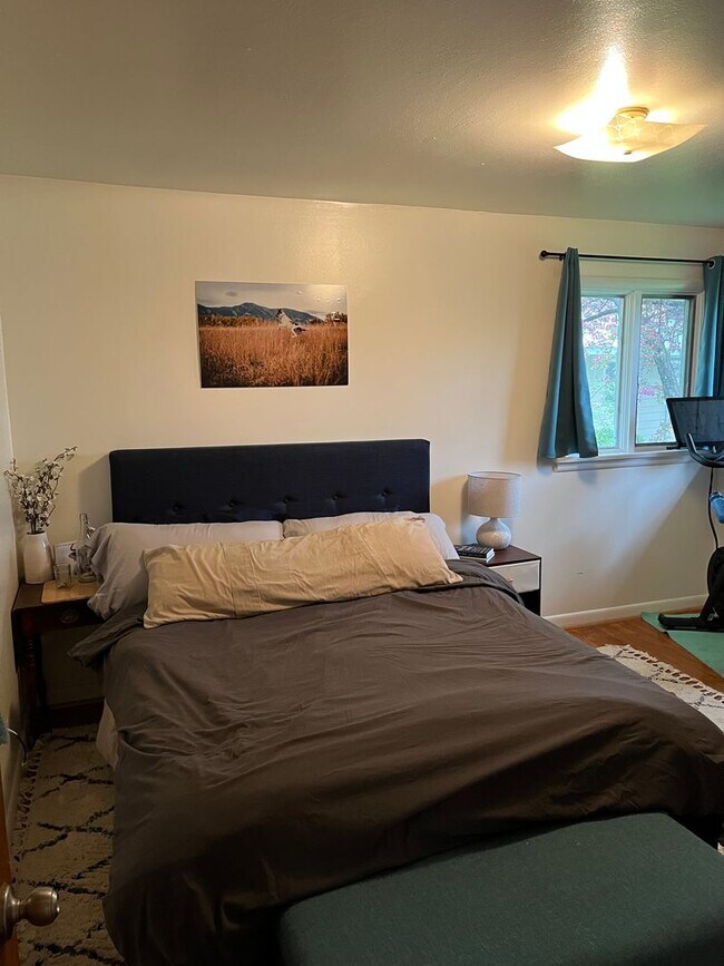 Building Photo - FULLY FURNISHED Midtown Three Bedroom Space for Rent, Great Location!