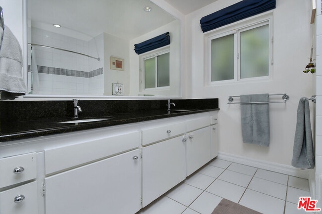 Building Photo - 3421 Castlewoods Pl