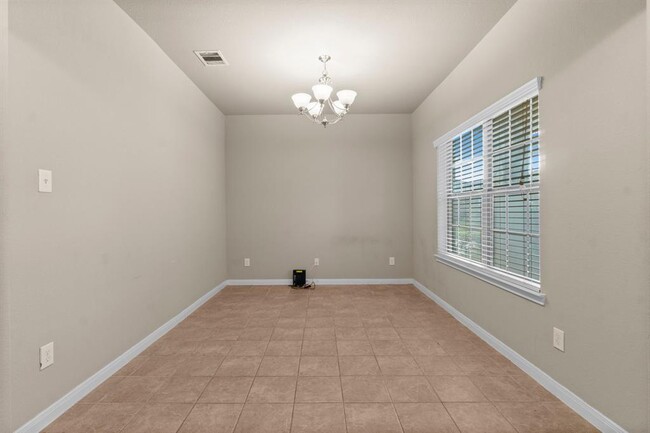 Building Photo - 2827 Lockeridge Oaks Dr