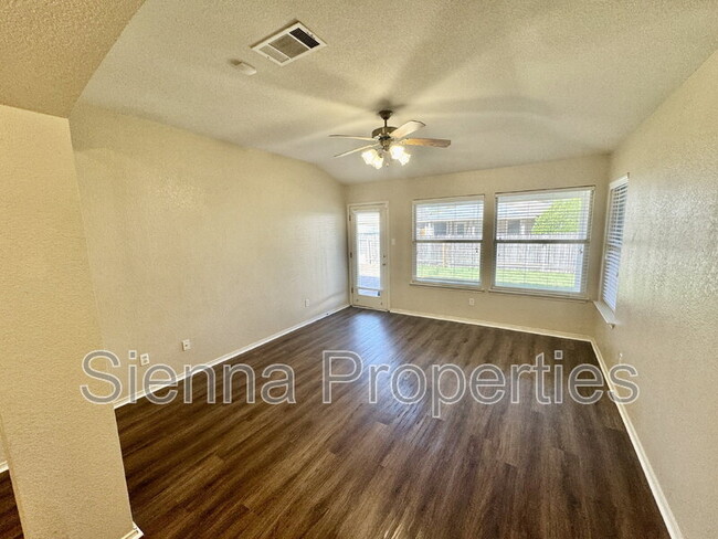 Building Photo - 909 House Creek Dr