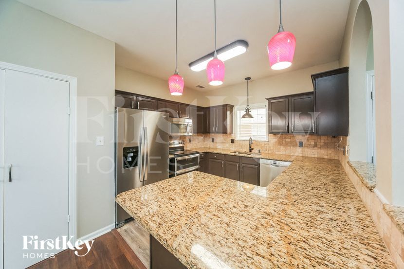 Building Photo - 10432 Kensington Cir