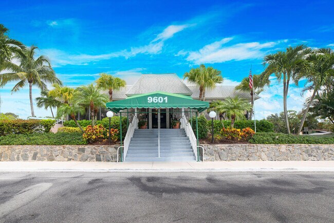 Building Photo - 18081 SE Country Club Dr