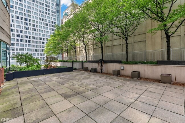 Building Photo - 50 E Chestnut St