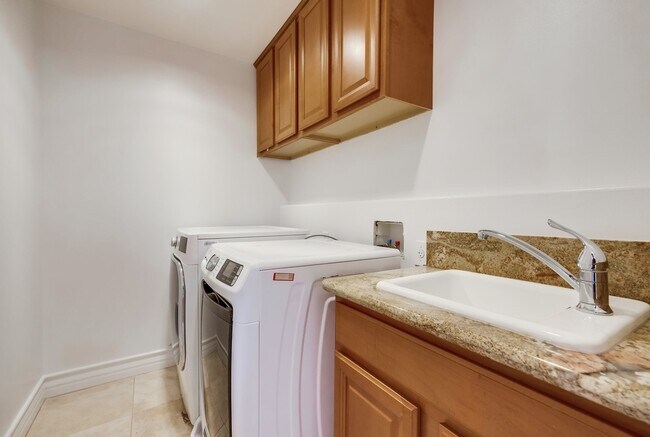 Building Photo - 1902 Marshallfield Ln