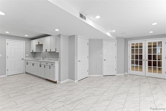 Building Photo - 30575 Hogan Ln