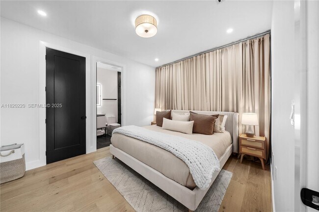 Building Photo - 550 NW 42nd St