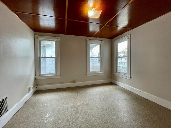 Building Photo - 97 York St