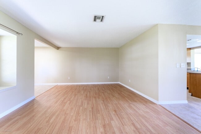 Building Photo - price drop!! PET FRIENDLY- WATERFRONT- SPACIOUS- CENTRAL LOCATION