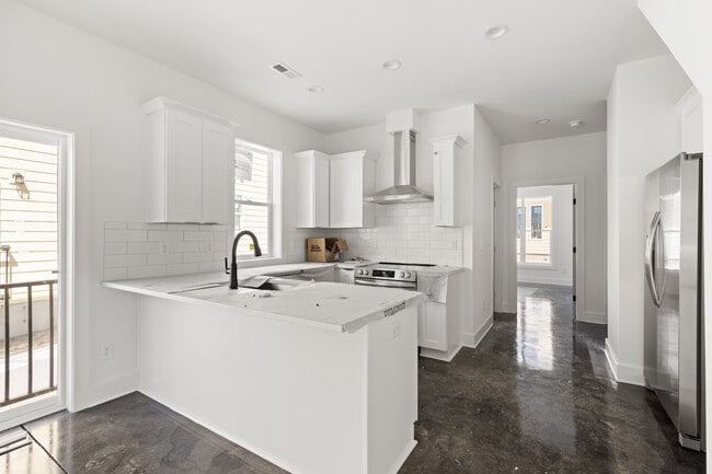 Building Photo - 733 Hopkins St