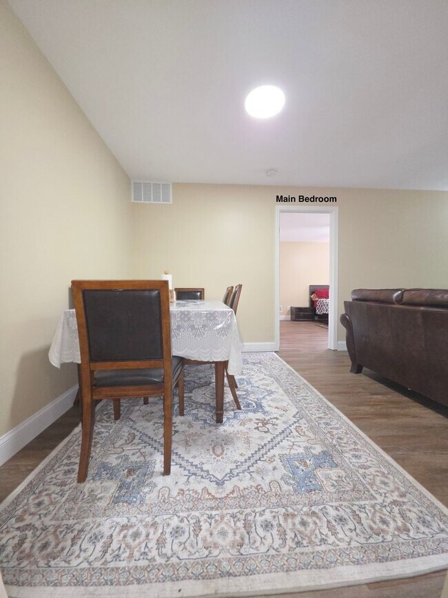 Building Photo - Rare opportunity! Furnished 2nd fl condominium boasting 2 large bedrooms, 2 full bathrooms, forma...