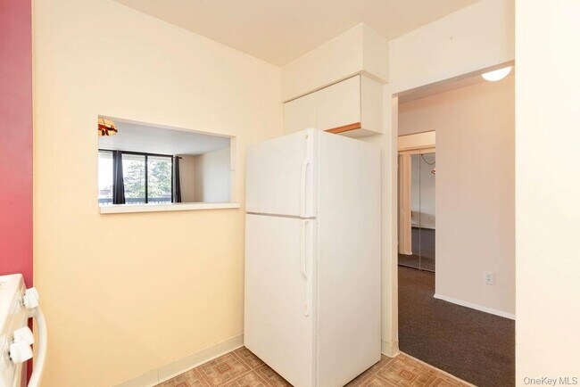 Building Photo - 1374 Midland Ave