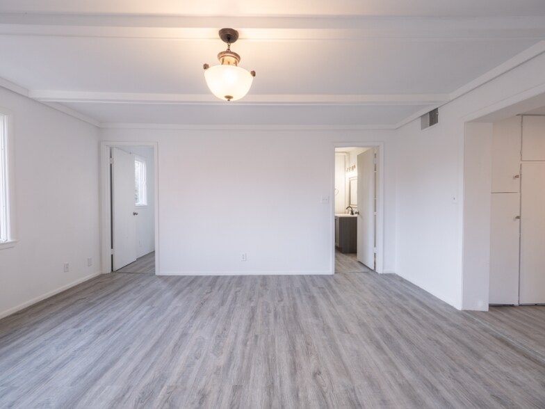 Building Photo - 729 S 7th St