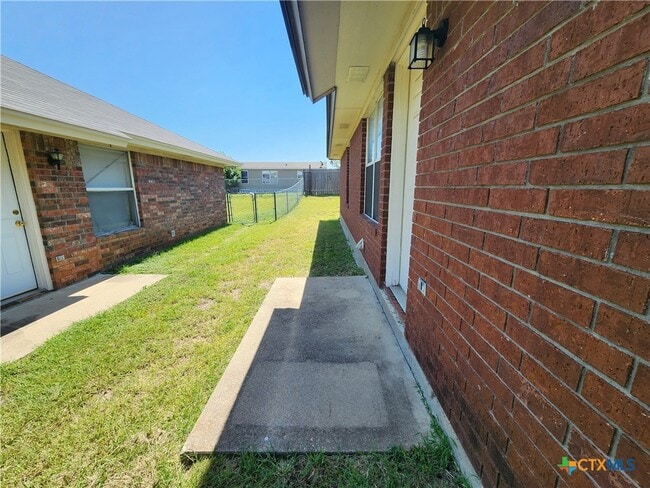 Building Photo - 3204 Toledo Dr