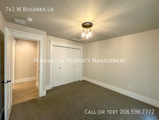 Building Photo - 741 W Bosanka Ln