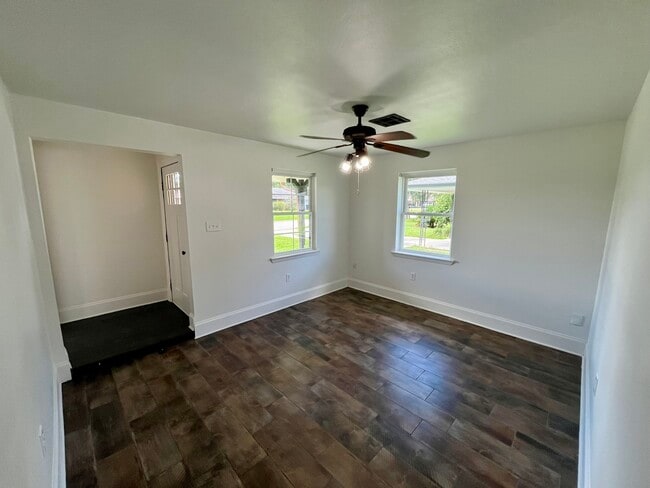 Building Photo - 113 Tinsley Dr