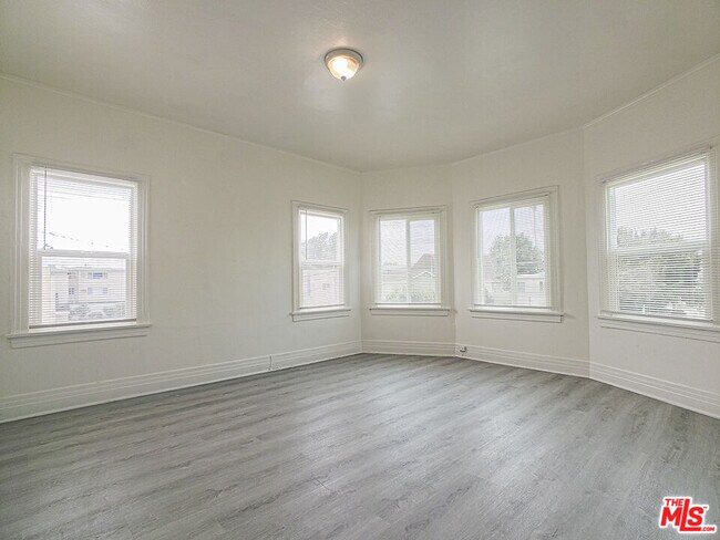 Building Photo - 109 S Berendo St