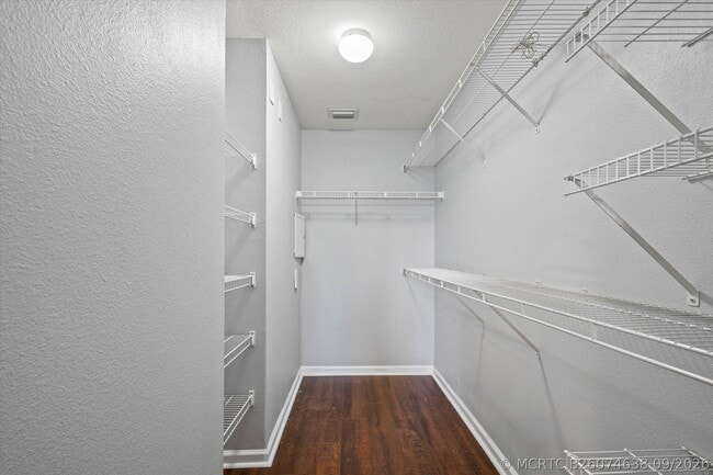 Building Photo - 533 NE 3rd Ave