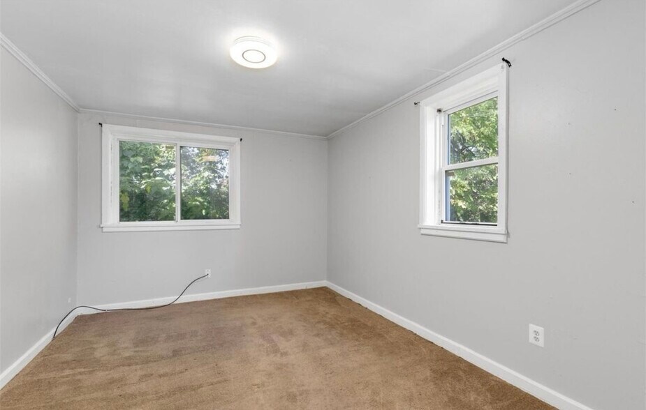 Bedroom - 11019 Lozier Ave