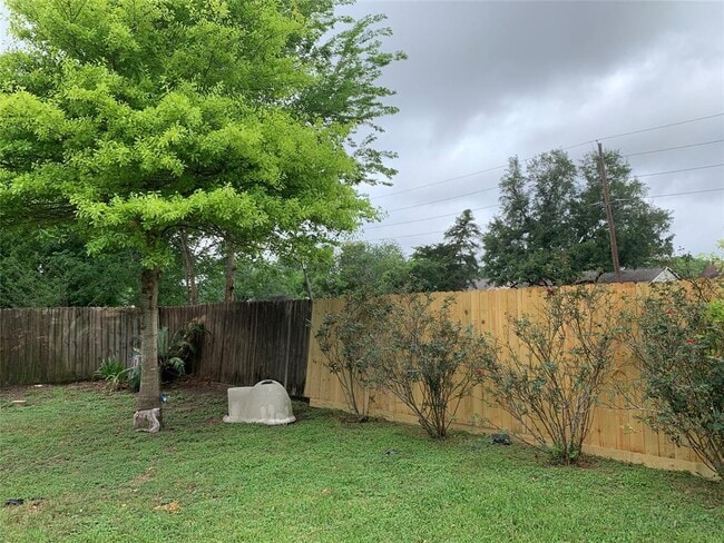 Building Photo - 6903 Harpers Dr