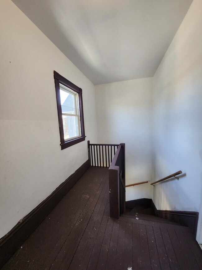 Building Photo - 366 Douglas Ave