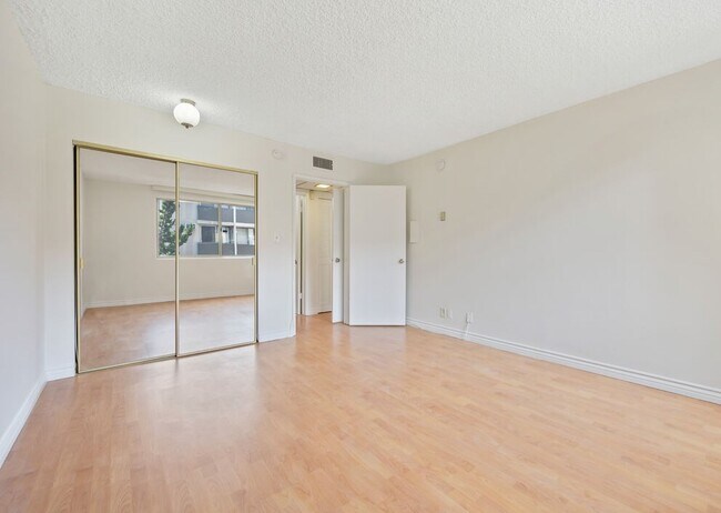 Building Photo - 1300 Midvale Ave