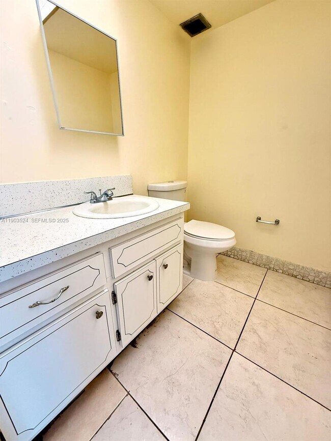 Building Photo - 16710 NE 9th Ave