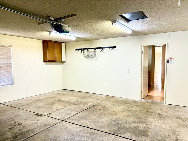 Building Photo - House like 2bed/1.5 Bath Condo with Spacious Corner Yard and 2 Car Garage
