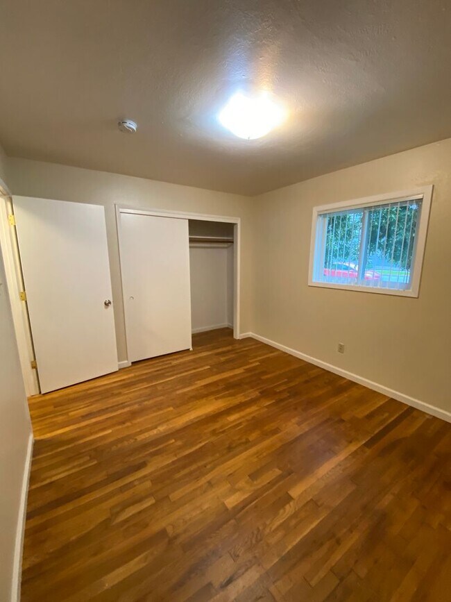 Building Photo - 44-1810