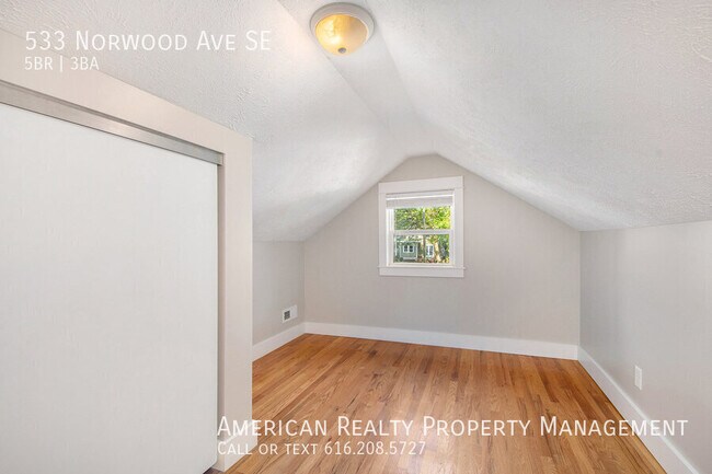 Building Photo - 533 Norwood Ave SE