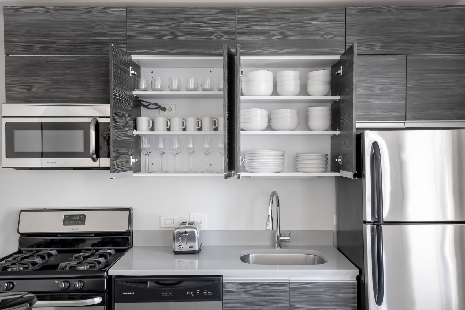 Building Photo - 30 E Roosevelt Rd