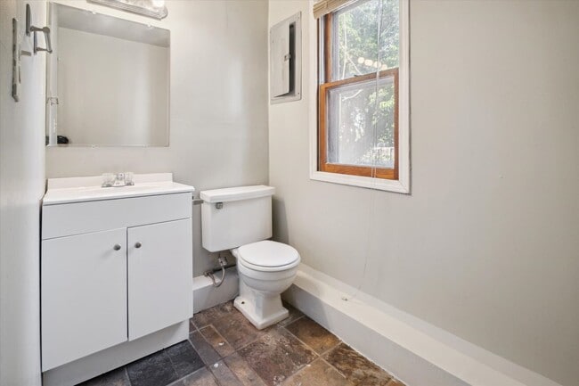 Building Photo - 1349 W 87th St