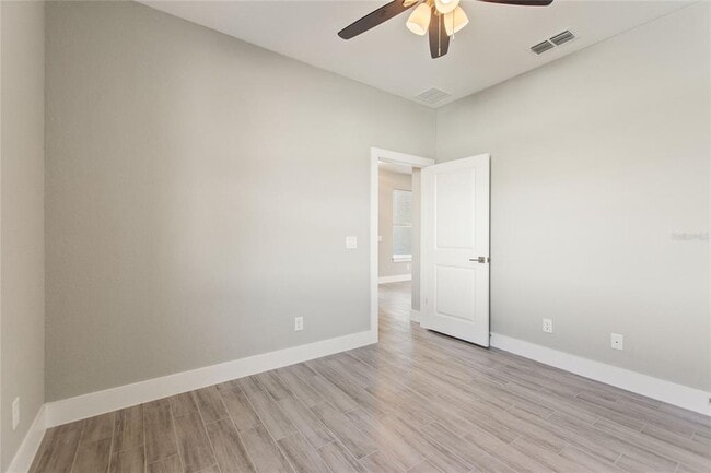 Building Photo - 119 Tulip Ln