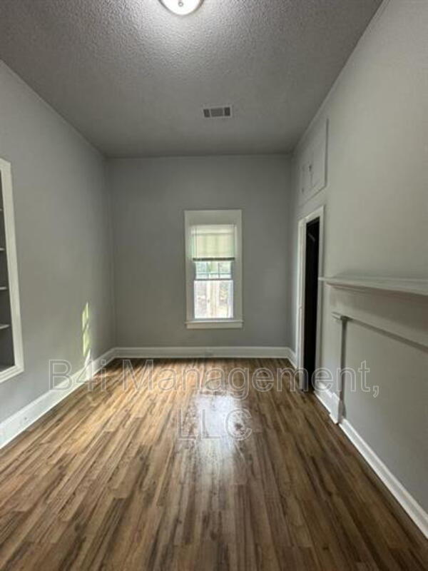 Building Photo - 357 Fairview Ave