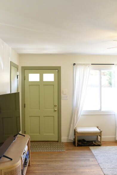 Building Photo - 1113 Ardmore Dr