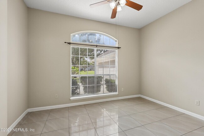 Building Photo - 2070 Thornhill Drive