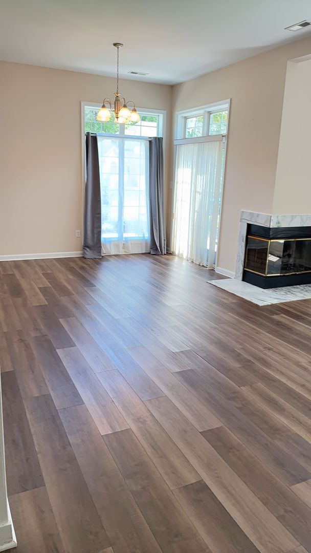 Building Photo - Nice Three-bedroom Two Car Garage corner lot
