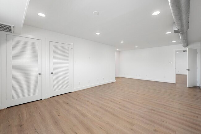 Building Photo - 234 Westheimer Rd