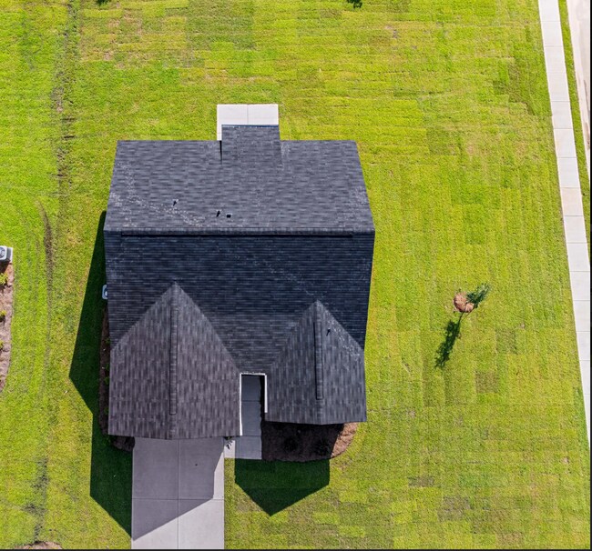 Building Photo - 108 Monarchos St